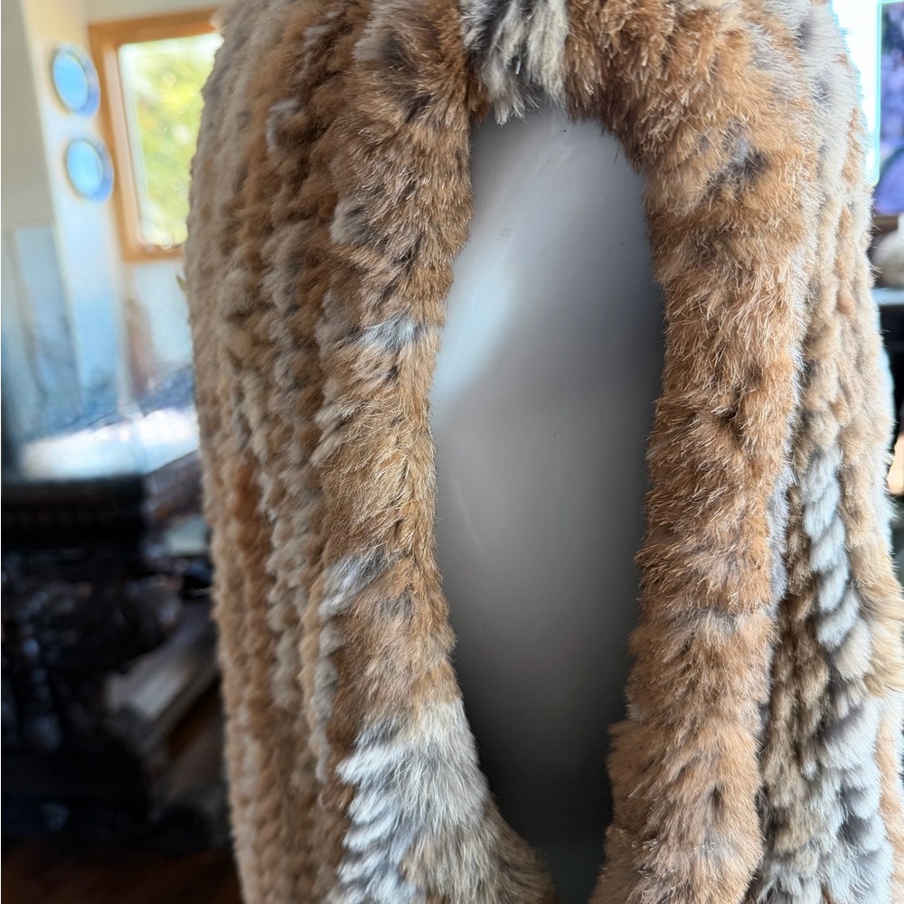 Luxurious Rabbit Fur vest. - Picture 9 of 9